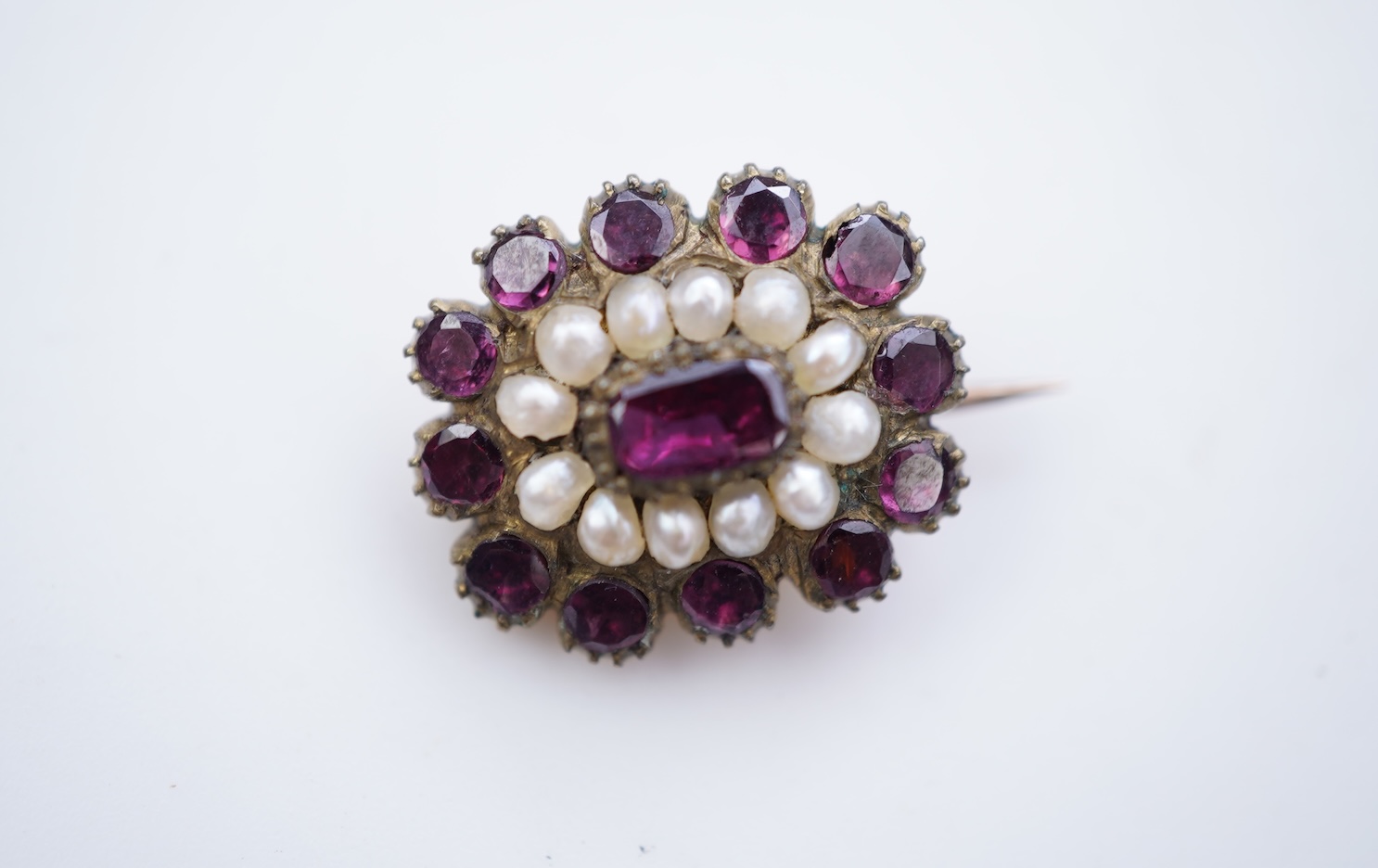 A collection of small jewels and accessories, 19th and early 20th century